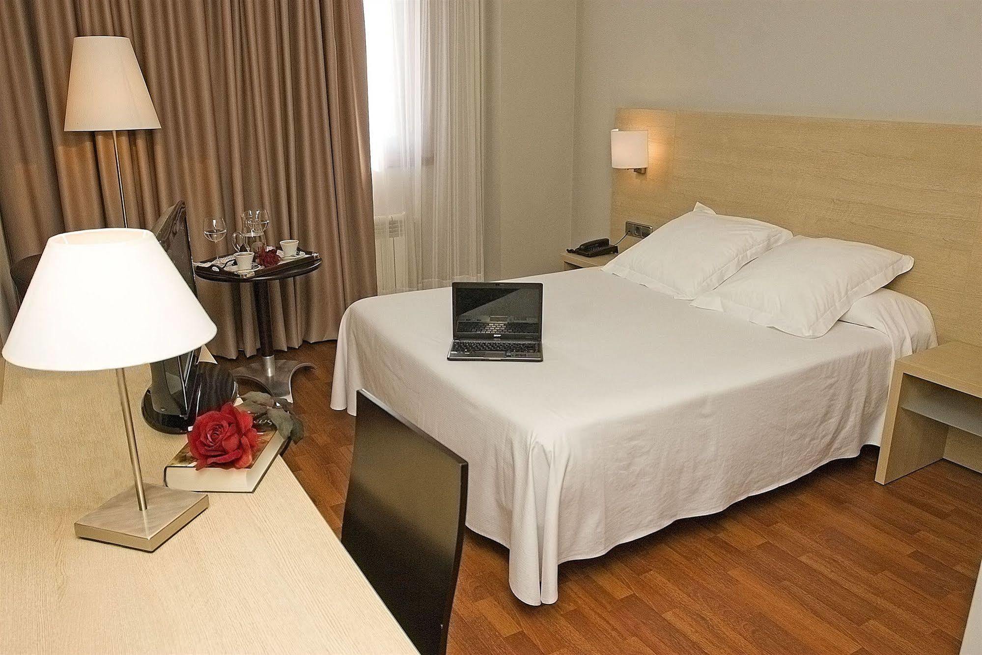 Hotel Valencia Ferrol Kültér fotó